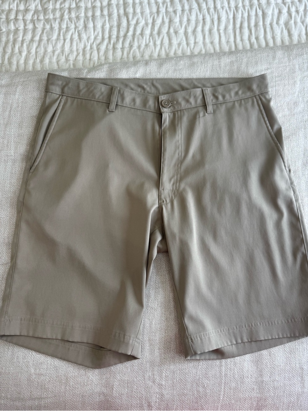 Roundtree & Yorke Men's Flat Front Performance Shorts in Taupe/Khaki